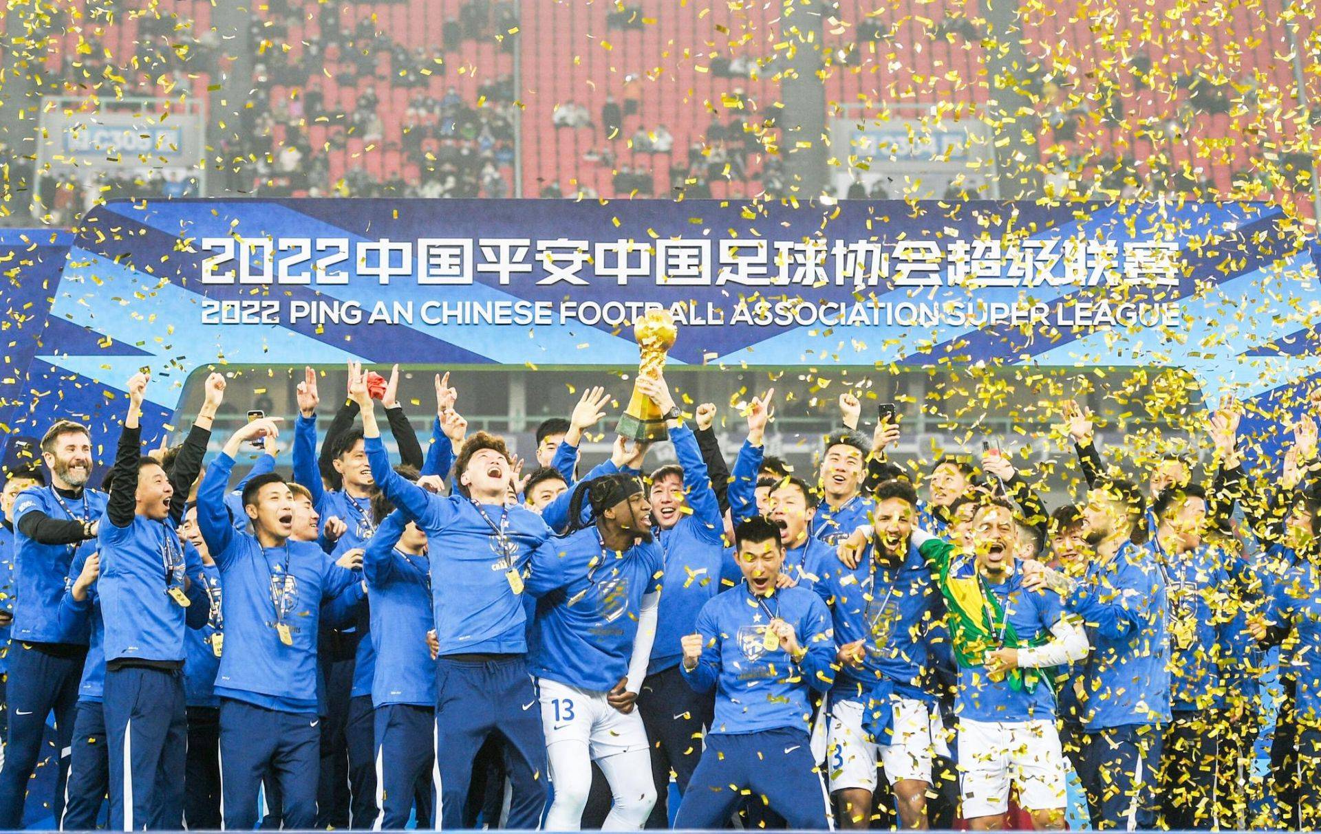 澳亚国际网站-武汉三镇遭遇挑战，球员集体努力展现拼搏精神